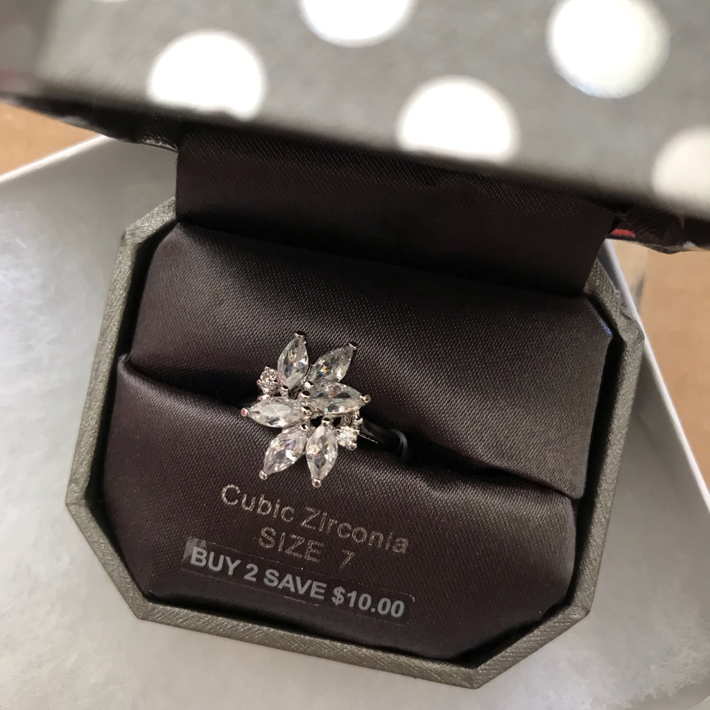 Size 7 Cubic Zirconia Ring 28$